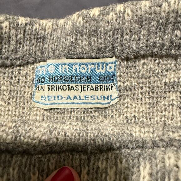Vintage 70s Norwegian made in Norway 100% wool gray snowflake sweater size M - Picture 3 of 9